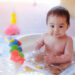 Dicas de brincadeiras para fazer na banheira durante o banho do bebê