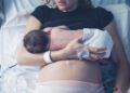 Quanto tempo a mãe e o bebê ficam no hospital