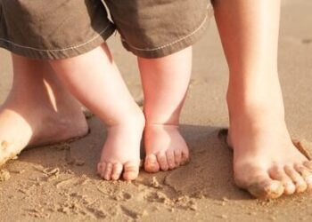 Confira os cuidados a ter na primeira viagem longa do bebê