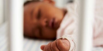 Sonecas de dia: até quando o bebê precisa delas?