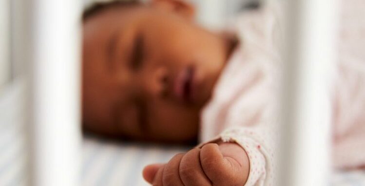 Sonecas de dia: até quando o bebê precisa delas?