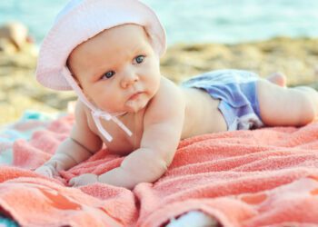 Quanto dar de água e outros líquidos para o bebê não desidratar