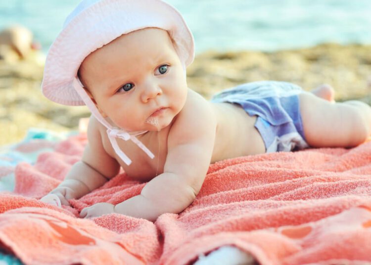 Quanto dar de água e outros líquidos para o bebê não desidratar