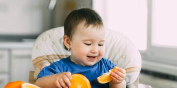 O que fazer quando o bebê não quer comer como antes