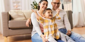 A TV ou o celular fazem mal para o bebê?