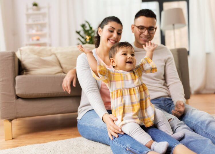 A TV ou o celular fazem mal para o bebê?