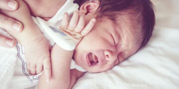 Como identificar dor de ouvido em bebê