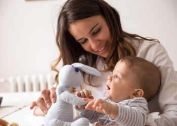 Naninha de bebê: saiba com quantos meses adotar e para que serve