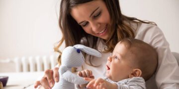 Naninha de bebê: saiba com quantos meses adotar e para que serve