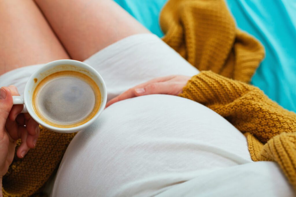 Pode tomar café na gravidez? Confira