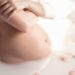 Confira sugestões de presentes para a grávida, como um dia de spa