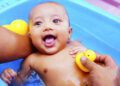 Como acabar com o choro do bebê e da criança na hora do banho