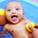Como acabar com o choro do bebê e da criança na hora do banho
