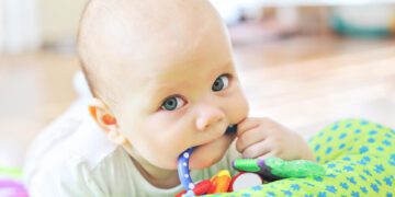 Como aliviar a dor do dente que está nascendo?