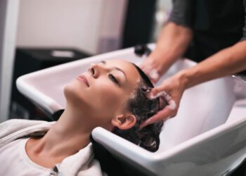 É normal o cabelo ficar mais oleoso na gravidez