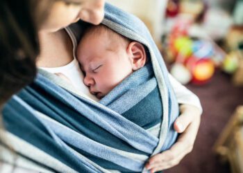 Adotar o sling é uma forma de facilitar a vida após a chegada do bebê
