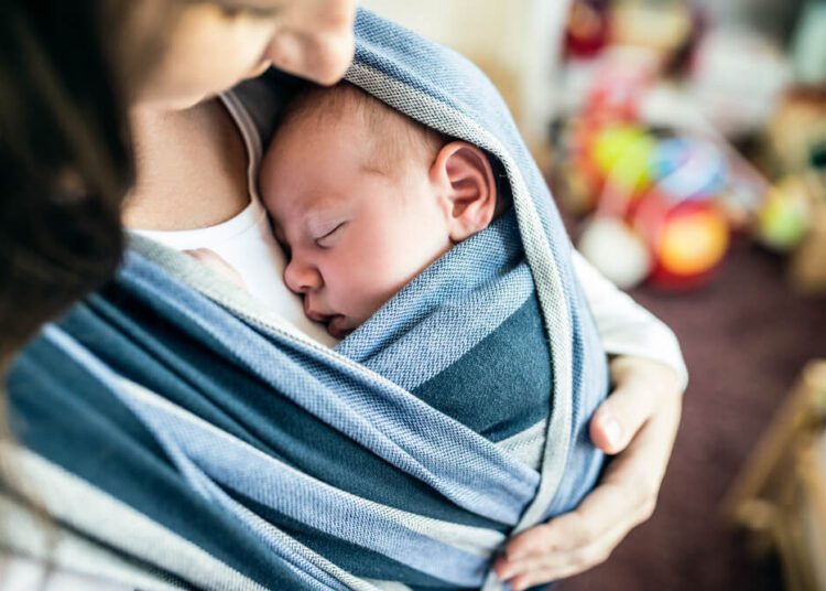 Adotar o sling é uma forma de facilitar a vida após a chegada do bebê