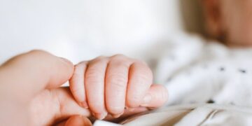 Você pode cuidar da segurança do seu filho desde o berço (FOTO: Lisa/ Pexels)