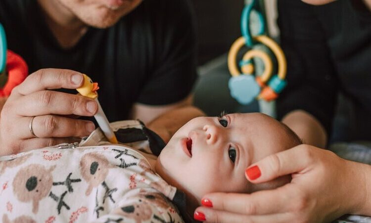 Como baixar a febre do bebê