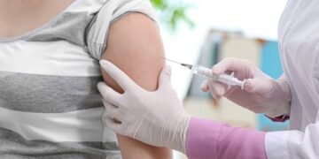 Grávidas e lactantes devem tomar a dose de reforço da vacina contra a covid-19?