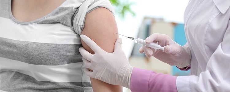 Grávidas e lactantes devem tomar a dose de reforço da vacina contra a covid-19?