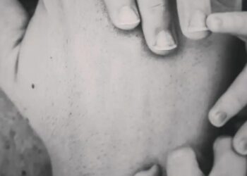 Andreoli postou as mãos dos quatro membros da família