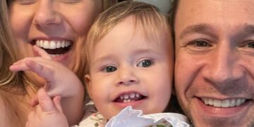 Lua, filha de Tiago Leifer e Daiana Garbin, foi diagnosticada com retinoblastoma: a importância de levar o bebê ao oftalmopediatra