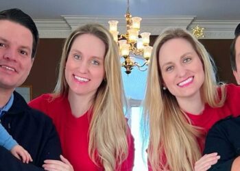 Os bebês são filhos de gêmeos idênticos e, por isso, compartilham um DNA parecido