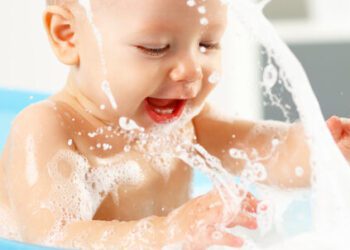 12 acessórios para banho do bebê