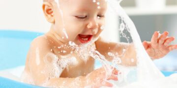 12 acessórios para banho do bebê