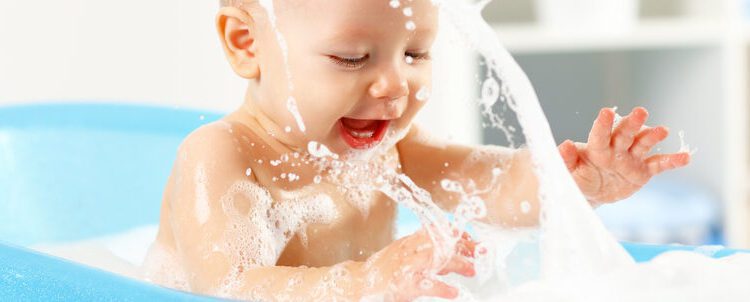 12 acessórios para banho do bebê