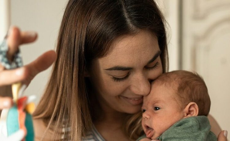 Mãe e bebê no puerpério