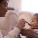 Alimentação do Bebê: O Que Pode e o Que Não Pode Comer em Cada Fase